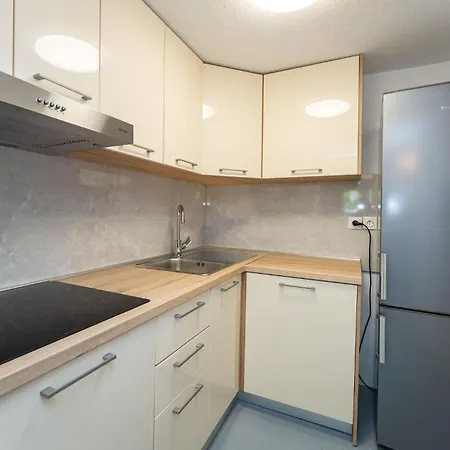 דירה 2 Bedroom Front In רטינה