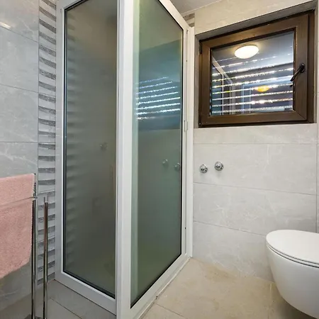 2 Bedroom Front In *