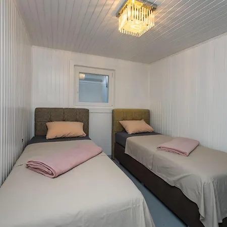 2 Bedroom Awesome In