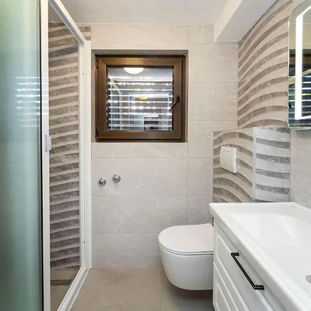 דירה 2 Bedroom Front In *