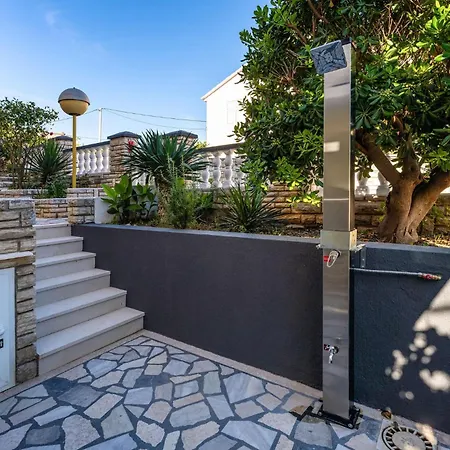 דירה 2 Bedroom Front In