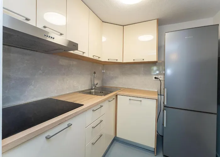 Διαμέρισμα 2 Bedroom Awesome In Rtina