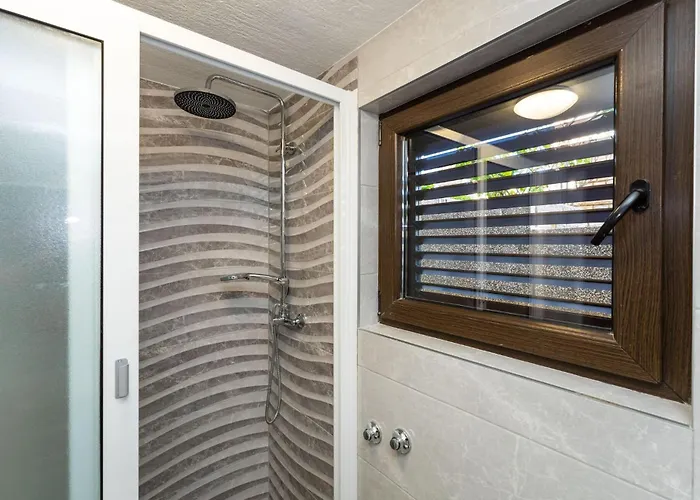 2 Bedroom Awesome In Διαμέρισμα Rtina