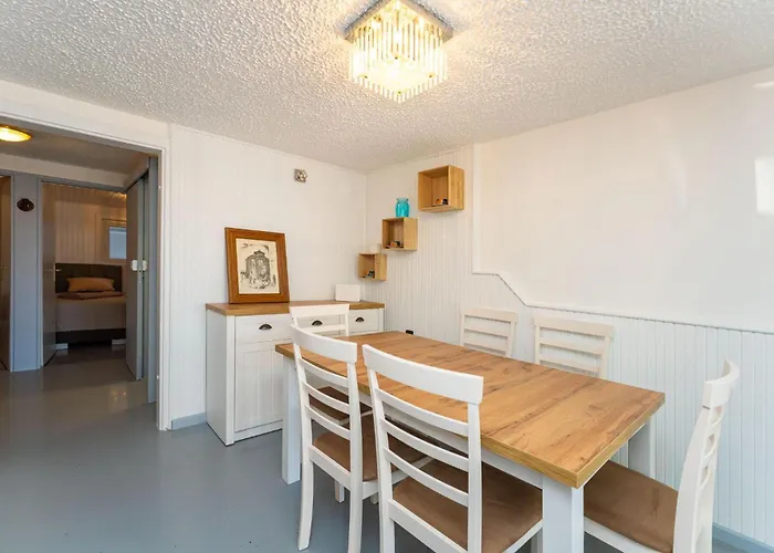 Διαμέρισμα 2 Bedroom Awesome In Rtina