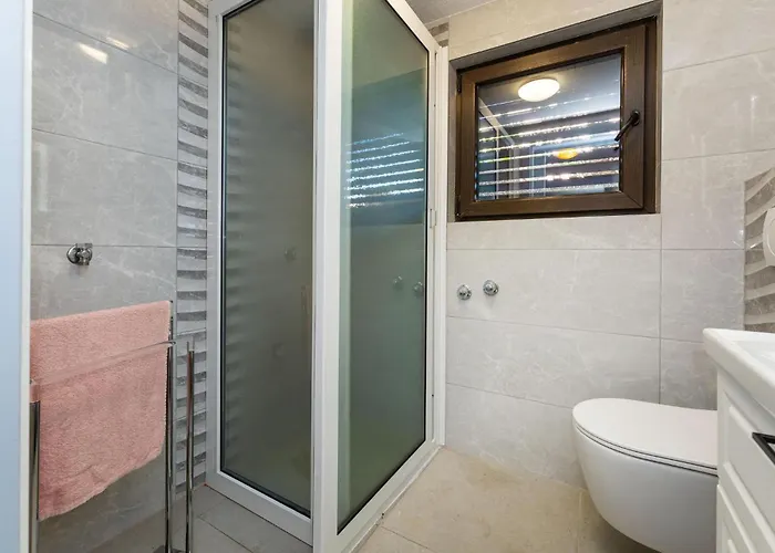 2 Bedroom Awesome In *