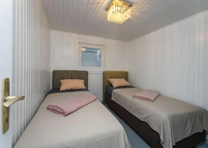 2 Bedroom Awesome In