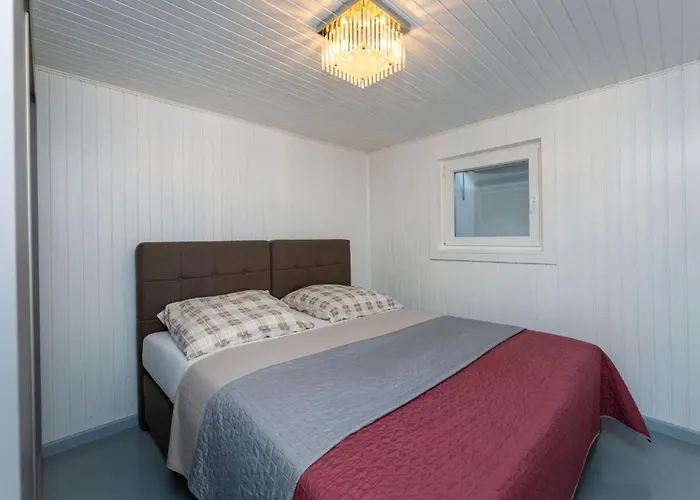 2 Bedroom Awesome In Apartman