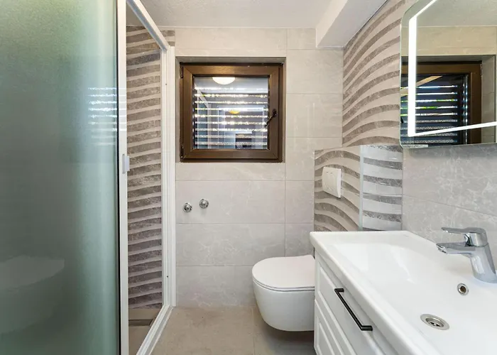 Διαμέρισμα 2 Bedroom Awesome In *