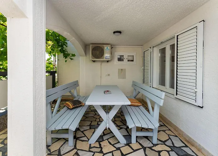 Διαμέρισμα 2 Bedroom Awesome In *