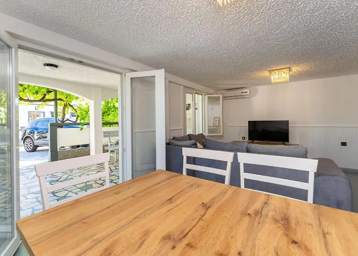 2 Bedroom Awesome In * Rtina