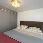 Διαμέρισμα 2 Bedroom Awesome In