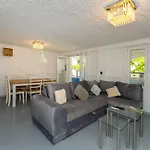 Appartement 2 Bedroom Front In *