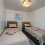 2 Bedroom Awesome In