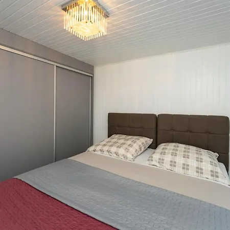 Apartament Z 2 Sypialniami Przy Plaży W Rtinie