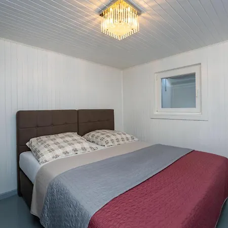 Z 2 Sypialniami Przy Plaży W Rtinie Apartament