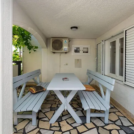Apartment 2 Bedroom In *